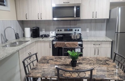 Leduc County House | 2B/R PRIVATE SUITE |13 MINS~AIRPORT | PRIVATE ENTR
