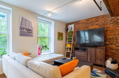 Gastown Condo | 2BD Gastown modern apt!