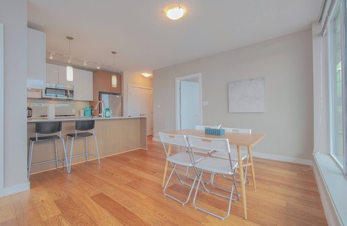 Richmond City Centre Apartment | 2BDR & 2Bath | AC | 900sq.ft | Free WiFi&Parking