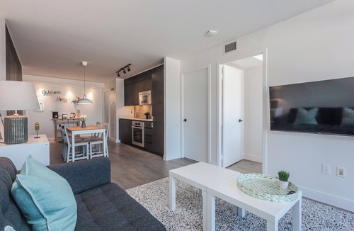 CityPlace Apartment | 2BR Apartment in Toronto - Entertainment District