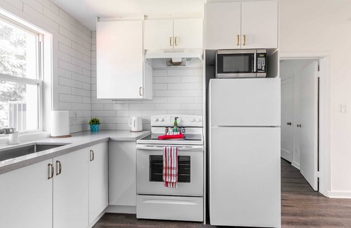 Beasley Apartment | 2BR Apartment - Near Parks, Harbour, Shops!