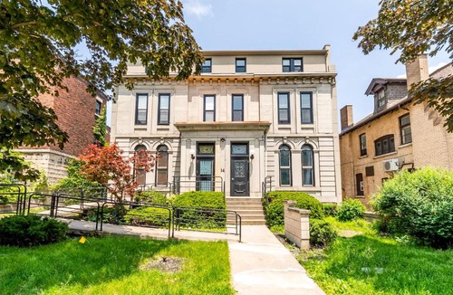 Hamilton Apartment | 2BR Apt with Netflix- In the Heart of DT Hamilton