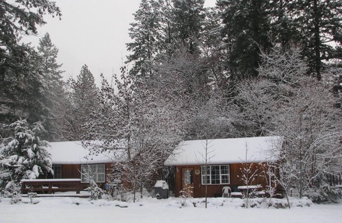 Christina Lake House | 2BR Ideal for Families or Couples Traveling Together - Private Veranda - Beaches