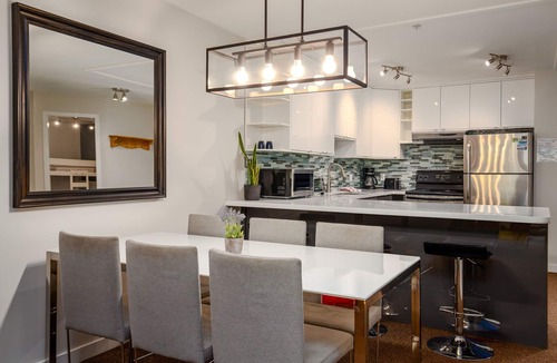 Upper Village Condo | 2BR | Powderhorn | Near Gondola | Double Sided Fireplace | Rooftop Hot Tub | Parking