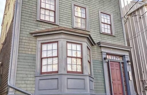 North End Apartment | 3 Bdrm Flat in Heritage Bldg nxt to Citadel Hill