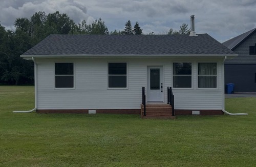 Chatham House | 3 bdrm fully furnished cottage near the beach