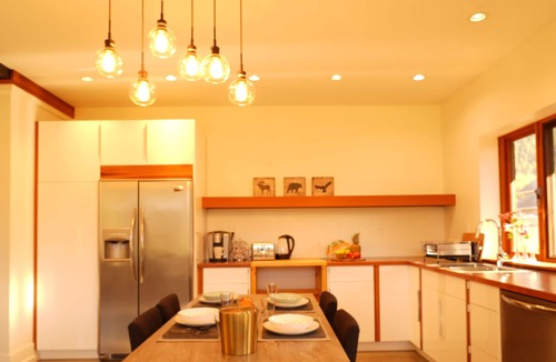 Revelstoke House | 3 bed & 2 bath Basement Suite, 1 minute away from Ski Resort