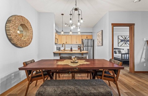 Cougar Creek Condo | 3 bed/2 bath Lodges Escape Sleeps 10/Pool/Hot Tubs