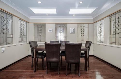 Waterford Valley House | 3 Bed 2 Bath Retro-Chic Comfort on the Crescent