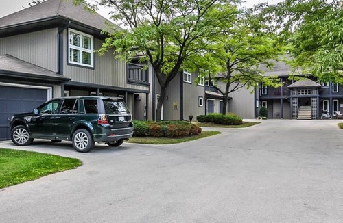 Collingwood Ski Chalet | 3 Bed, Attached Garage, Main fl. Lighthouse Point. 10 min to ski. 2 min to lake!