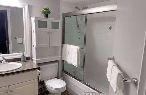 Guildford Bed & Breakfast | 3 Bedroom 2 Baths & Parking Great Vancouver