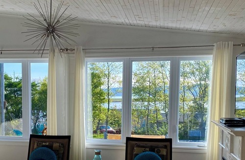 Terra Nova House | 3 bedroom 3 bath bungalow , Ocean View , 3kms to Chance Cove Trail