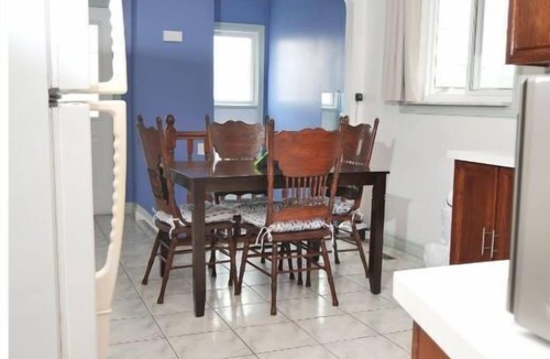 Emery House | 3 Bedroom Bungalo Spacious