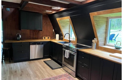 Hatley Ski Chalet | 3-bedroom chalet in beautiful Hatley with WiFi
