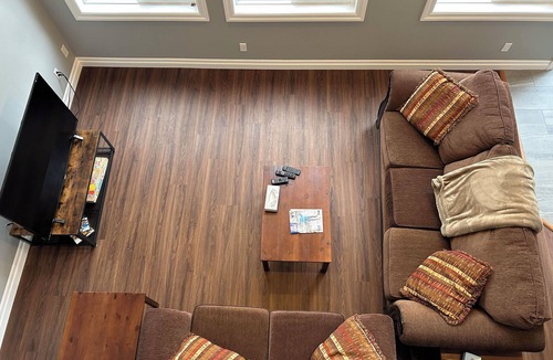 Tobermory House | 3 Bedroom Cottage- 51 Corey Cres