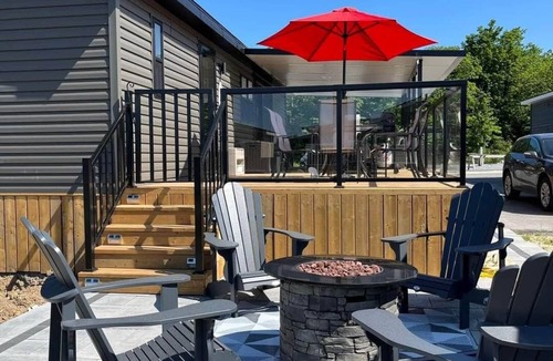 Sherkston Cottage | 3-Bedroom Cottage in Port Colborne with AC, WiFi, Shared Pool, and Fire Pit!