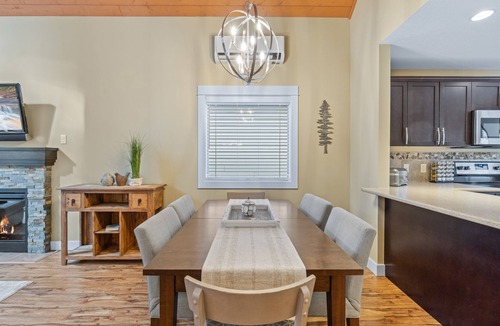 Regional District of Nanaimo Villa | 3 bedroom cottage close to Rathtrevor Beach, Mini Golf and pool on site.