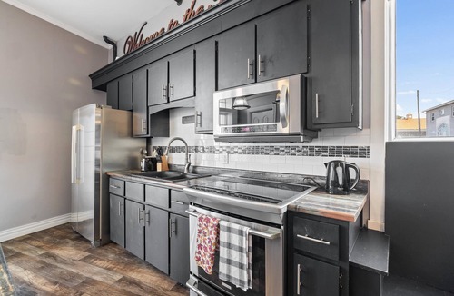 Summerside House | 3 bedroom downtown Summerside directly on the ocean. Sleeps 6 . Walk to town