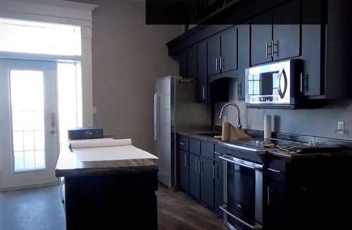 Summerside House | 3 bedroom downtown Summerside directly on the ocean. Sleeps 6 . Walk to town