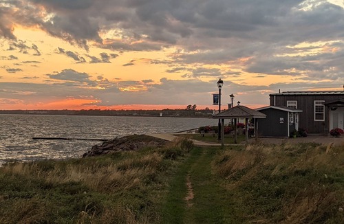 Summerside House | 3 bedroom downtown Summerside directly on the ocean. Sleeps 6 . Walk to town