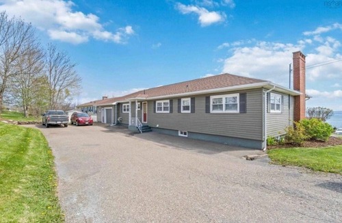 Digby House | 3-bedroom home in adorable Digby with WiFi, AC. Enjoy your stay