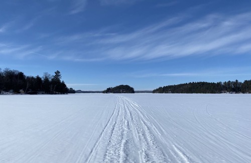 Utterson Cottage | 3 BEDROOM LAKE FRONT COTTAGE WITH SPECTACULAR LAKE VIEWS AND SERENE ATMOSPHERE
