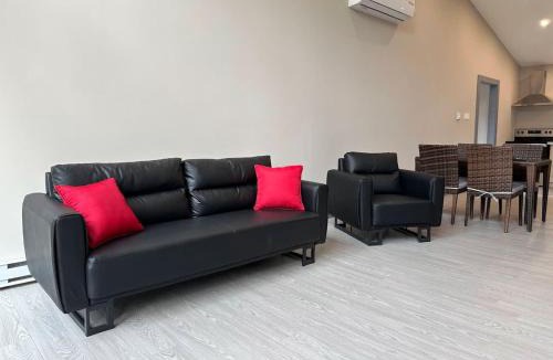Lakefield House | 3-bedroom Lakefront Villa #9