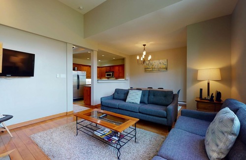 Upper Village House | 3 Bedroom plus Den/2.5 Bath Mountain Star Townhome, Private Hot Tub, Quiet Slope Side location