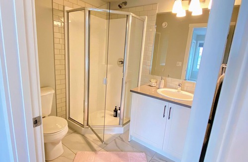 Seton House | 3 bedroom Townhouse Rooftop Patio & AC