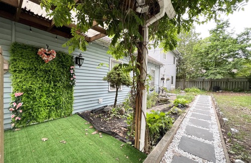 Barrie Cottage | 3 Bedrooms Cottage W LAKE VIEWS, beside waterfront trail and steps from beach