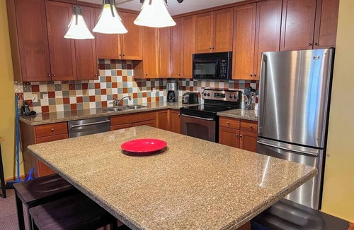 East Kootenay Condo | 3 Bedrooms Plus Loft & Den. Sleeps 10 Adults