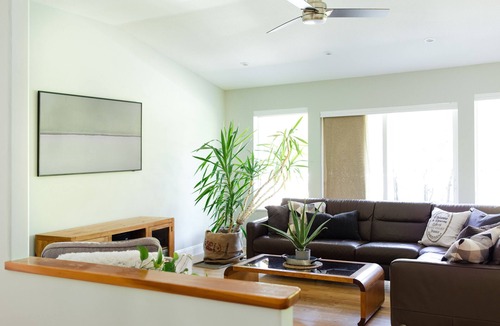 Slocan Park House | 3 BR 2 bath w/HOT TUB on private mountain view balcony & AC.