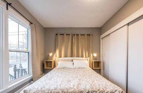 Bedford Apartment | 3 BR Cozy Chic Oasis in the hub of Bedford