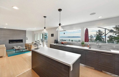 White Rock House | 3 BR Seaside Bliss-Close to the beach-OCEAN VIEW!