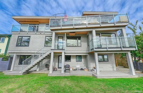 White Rock House | 3 BR Seaside Bliss-Close to the beach-OCEAN VIEW!