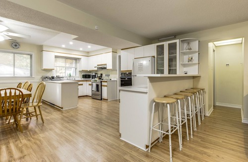Tiny Cottage | 3-Min Walk to Cove Beach | Cozy 3BR Georgian Bay Cottage Retreat | Sleeps 6!
