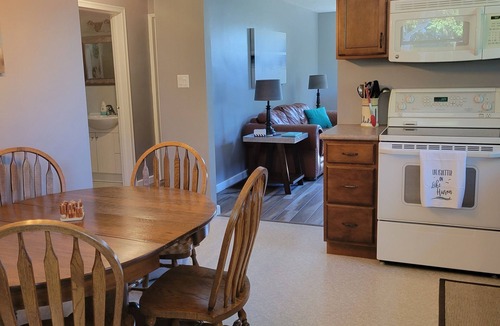 Kincardine House | 3 Min walk to the beach and town, 3 Bed, 2 Bath house!