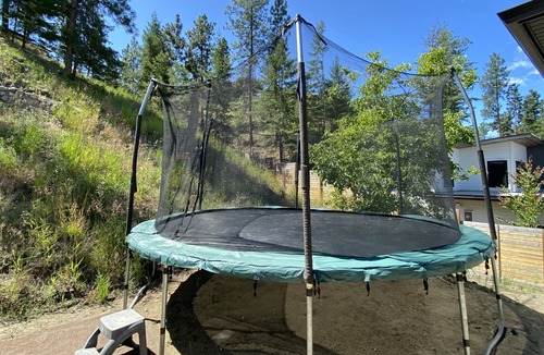 Southwest Mission House | 🏖☀️ 3 sty Hse + Lg hot tub! Vacation close to Beaches, Trails, Wineries & Cafes.