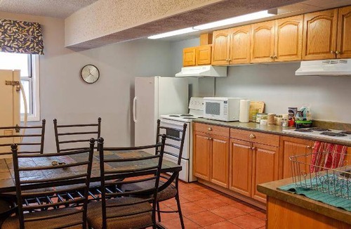 Fredericton Hotel | 30 m² Motel ∙ 5 guests