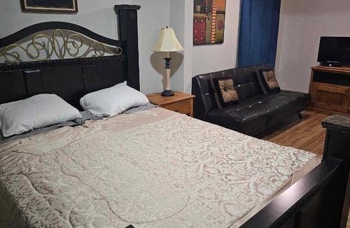 Port Alberni Hotel | 300 m² Hotel ∙ 4 guests