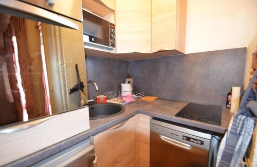 Les Menuires Apartment | 300m from shops, 1st floor, balcony, tv, ski locker, 31m², Les Menuires