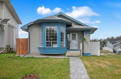 Calgary House | 33 Executive Home, A/C, Garage, By Airport.