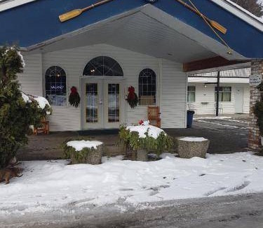 Sicamous Hotel | 33 m² Motel ∙ 6 guests