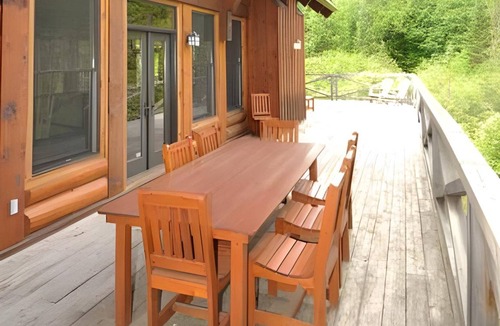 Lac Superieur Village Ski Chalet | 339 m² Chalet ∙ 5 bedrooms ∙ 12 guests