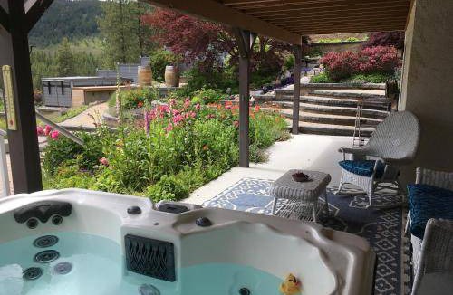 Central Okanagan Bed & Breakfast | 35 m² Bed and breakfast ∙ 2 guests