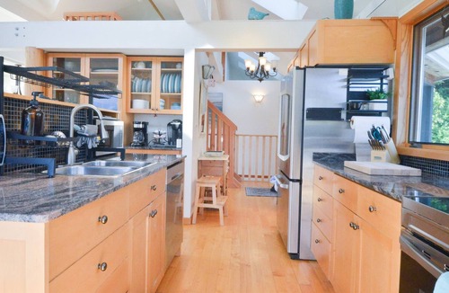 Fanny Bay House | 360 Wrap Around Deck w/ Mountain Sunset/Ocean View
