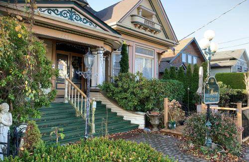James Bay Bed & Breakfast | 39 m² Bed and breakfast ∙ 2 bedrooms ∙ 5 guests