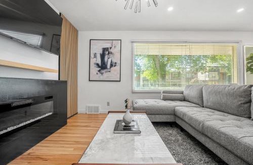 Northwest Calgary Apartment | 3bd Luxury Home, Steps to Calgary DT, River, Hospital