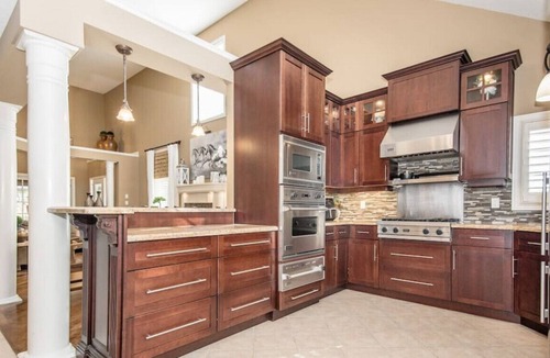 Guelph House | 3bd McArthur · Executive 2500 sqft Bungaloft w/ Fp