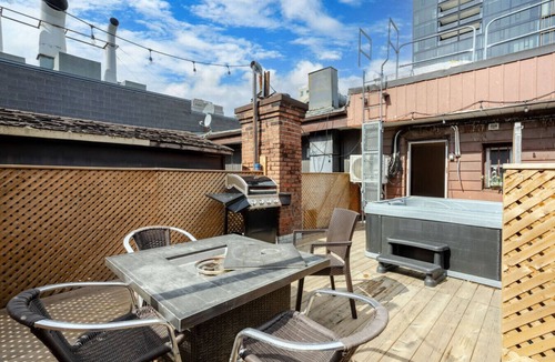 Downtown Montreal Apartment | 3BDR Penthouse, Rooftop & BBQ - Crescent
